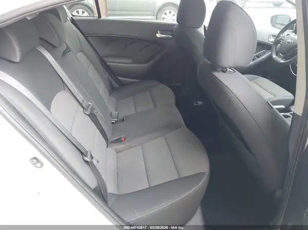 3KPFL4A75HE132369 2017 KIA FORTE - Image 8