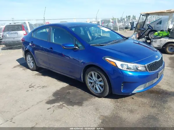 3KPFL4A75HE132811 2017 KIA FORTE - Image 1
