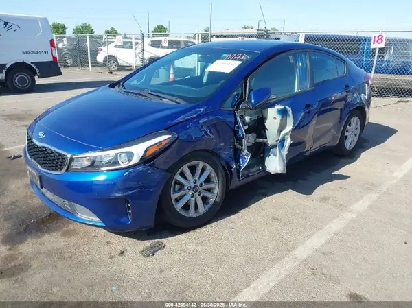 3KPFL4A75HE132811 2017 KIA FORTE - Image 2