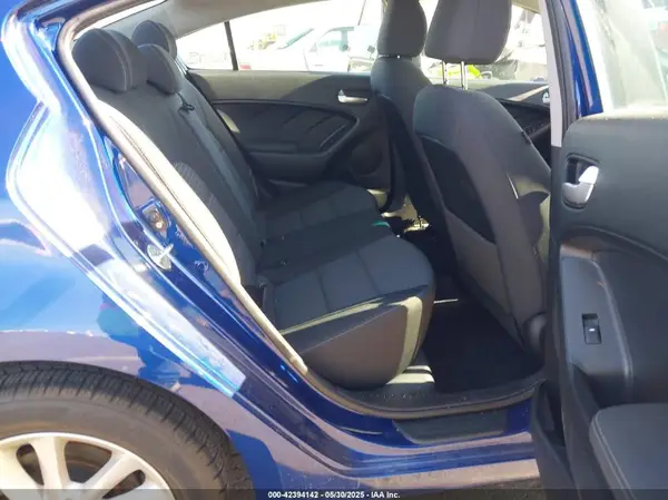 3KPFL4A75HE132811 2017 KIA FORTE - Image 8