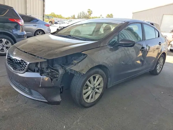 3KPFL4A75HE132923 2017 KIA FORTE - Image 1