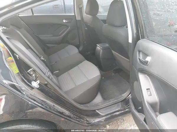 3KPFL4A75HE134221 2017 KIA FORTE - Image 8