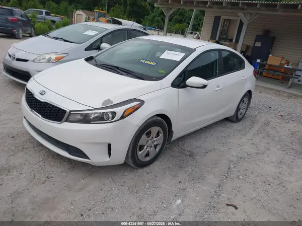 3KPFL4A75HE134445 2017 KIA FORTE - Image 2