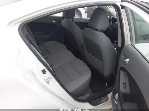 3KPFL4A75HE134445 2017 KIA FORTE - Image 8