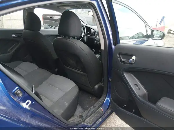 3KPFL4A75HE135823 2017 KIA FORTE - Image 8