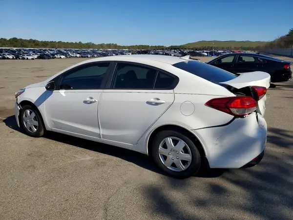 3KPFL4A75HE136082 2017 KIA FORTE - Image 2