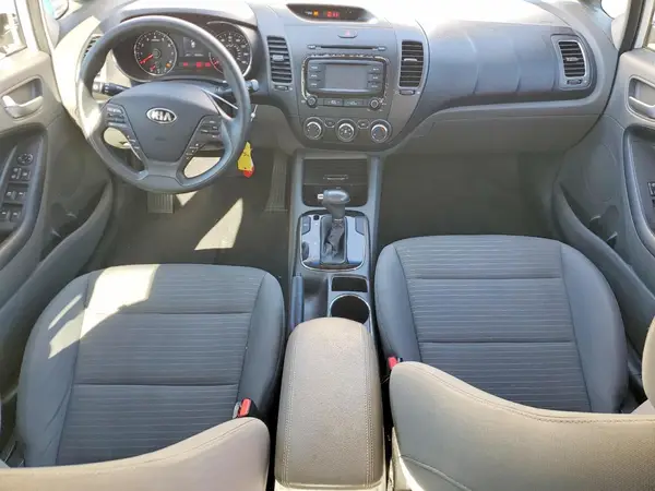 3KPFL4A75HE136082 2017 KIA FORTE - Image 8