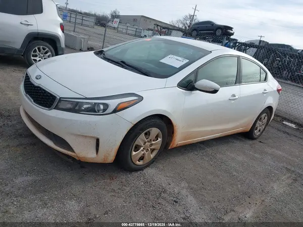3KPFL4A75HE137412 2017 KIA FORTE - Image 2