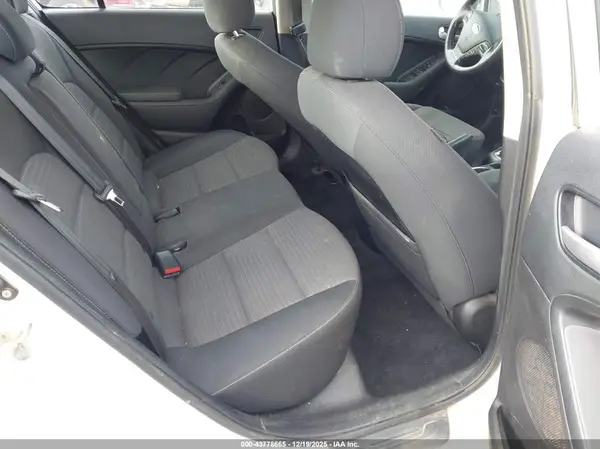 3KPFL4A75HE137412 2017 KIA FORTE - Image 8
