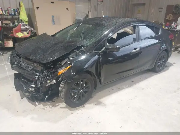 3KPFL4A75HE137507 2017 KIA FORTE - Image 2