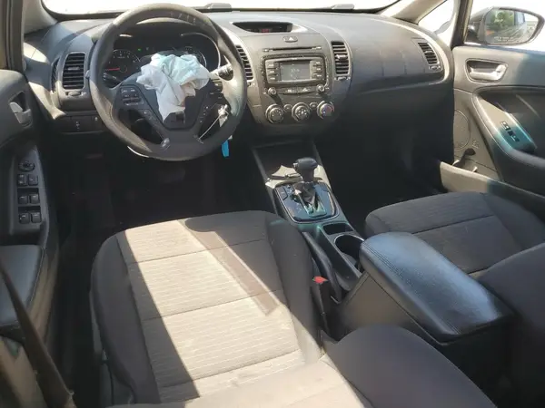 3KPFL4A75HE137880 2017 KIA FORTE - Image 8