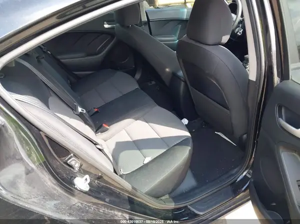 3KPFL4A75HE141119 2017 KIA FORTE - Image 8