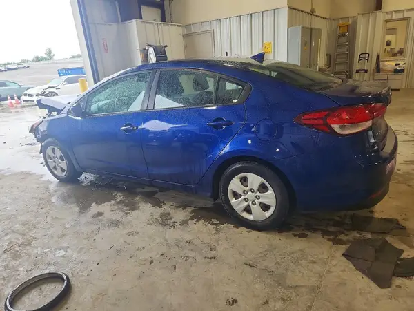 3KPFL4A75HE141623 2017 KIA FORTE - Image 2