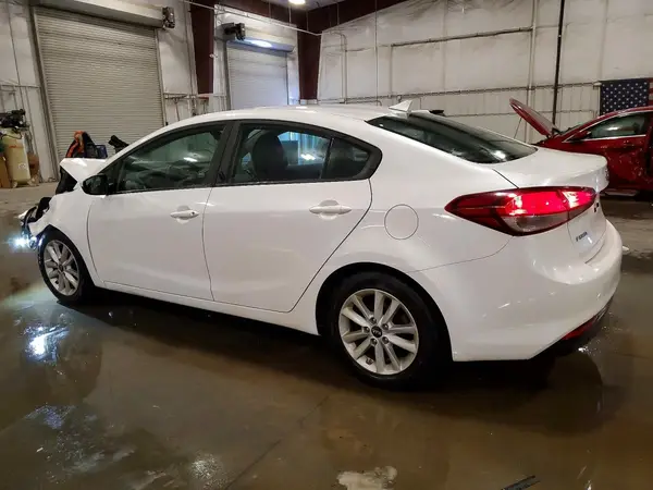 3KPFL4A75HE147566 2017 KIA FORTE - Image 2