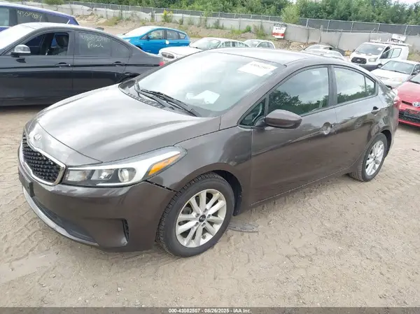 3KPFL4A75HE149432 2017 KIA FORTE - Image 2
