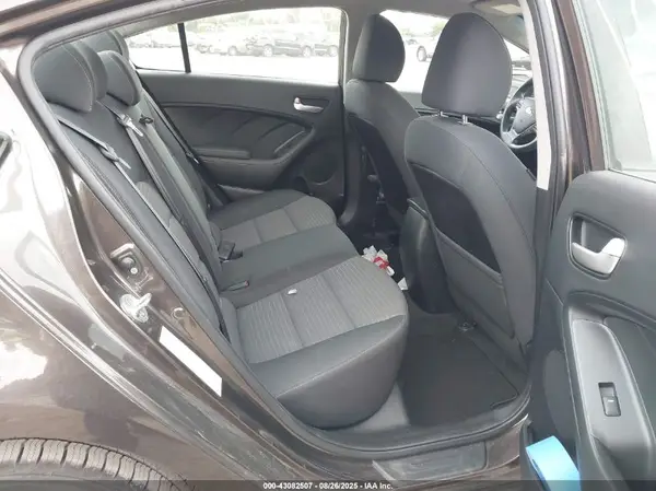 3KPFL4A75HE149432 2017 KIA FORTE - Image 8