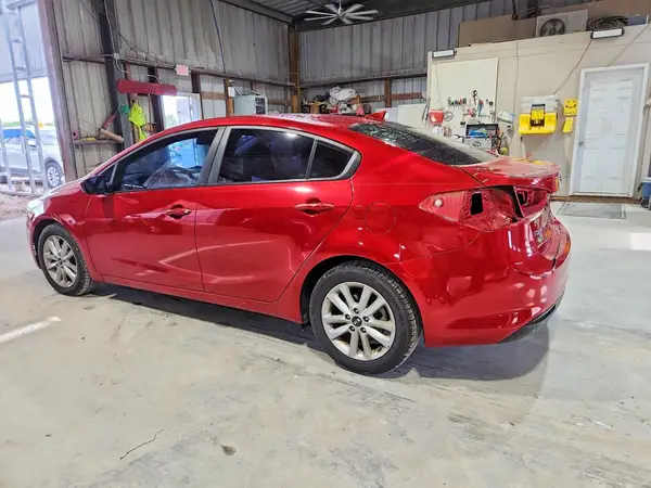 3KPFL4A75HE149608 2017 KIA FORTE - Image 2