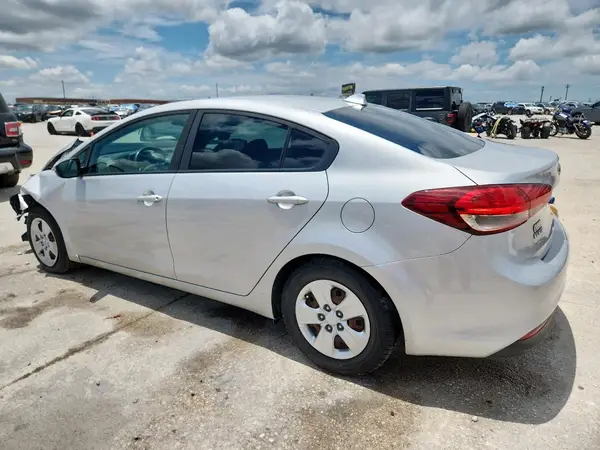 3KPFL4A75HE151035 2017 KIA FORTE - Image 2