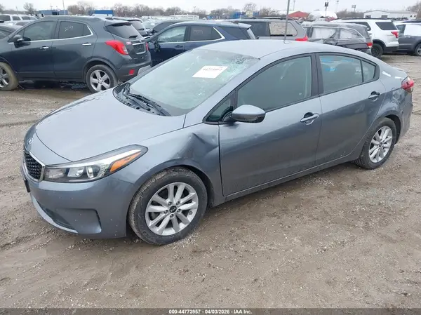 3KPFL4A75HE155926 2017 KIA FORTE - Image 2