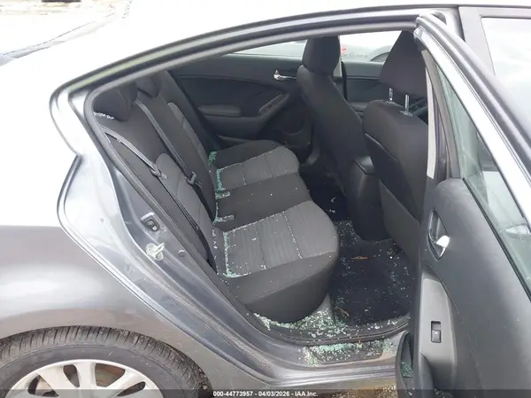 3KPFL4A75HE155926 2017 KIA FORTE - Image 8
