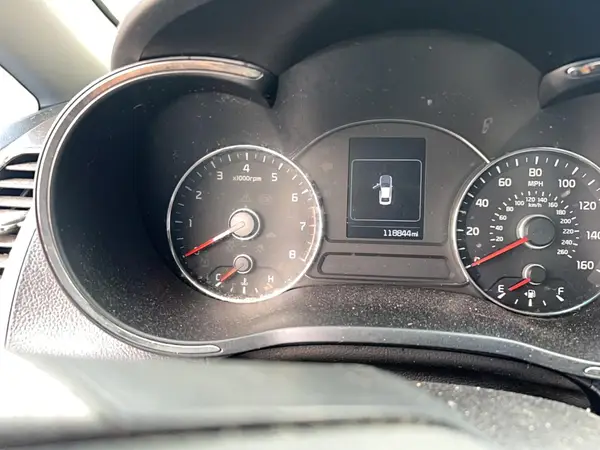 3KPFL4A75HE160673 2017 KIA FORTE - Image 8