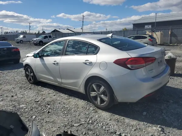 3KPFL4A75JE163904 2018 KIA FORTE - Image 2