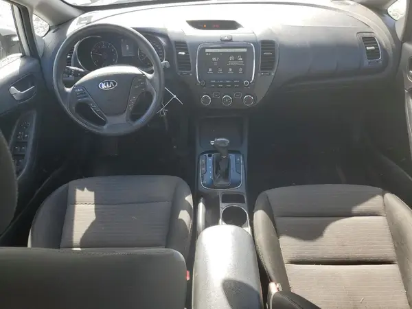 3KPFL4A75JE163904 2018 KIA FORTE - Image 8