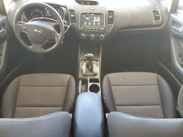 3KPFL4A75JE164874 2018 KIA FORTE - Image 8