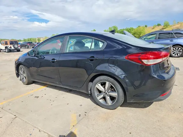 3KPFL4A75JE166379 2018 KIA FORTE - Image 2