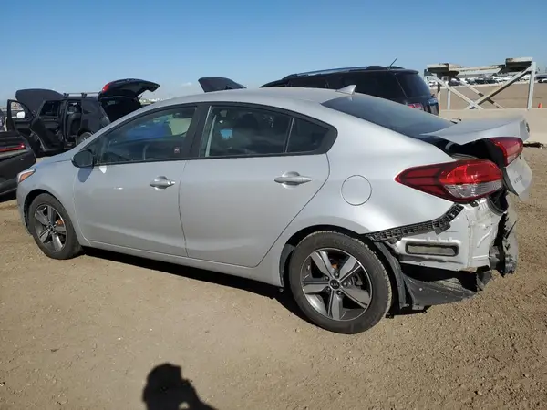 3KPFL4A75JE166477 2018 KIA FORTE - Image 2