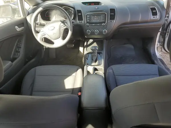 3KPFL4A75JE166477 2018 KIA FORTE - Image 8