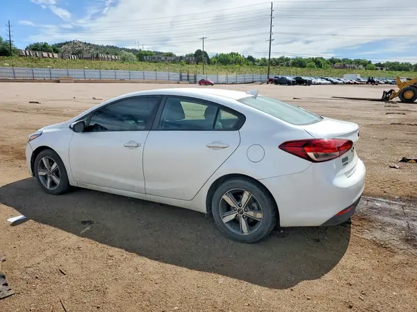 3KPFL4A75JE166513 2018 KIA FORTE - Image 2