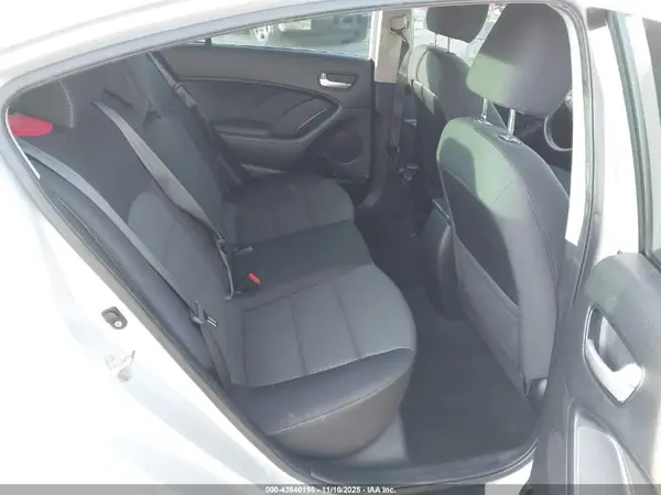 3KPFL4A75JE168908 2018 KIA FORTE - Image 8