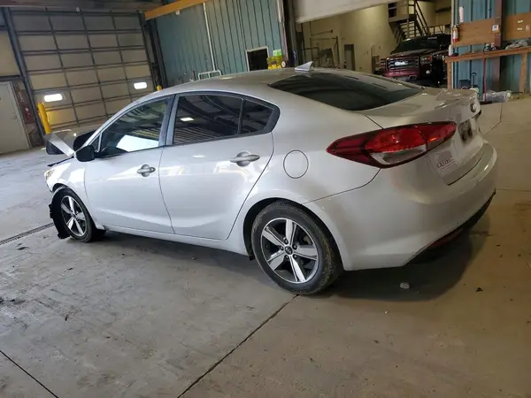 3KPFL4A75JE170500 2018 KIA FORTE - Image 2