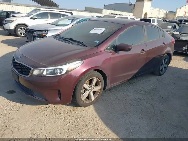 3KPFL4A75JE170688 2018 KIA FORTE - Image 2