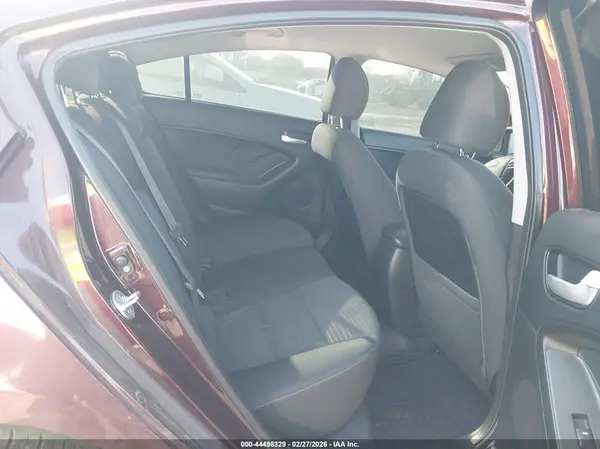 3KPFL4A75JE170688 2018 KIA FORTE - Image 8