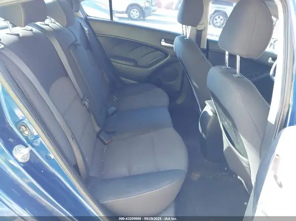 3KPFL4A75JE170819 2018 KIA FORTE - Image 8