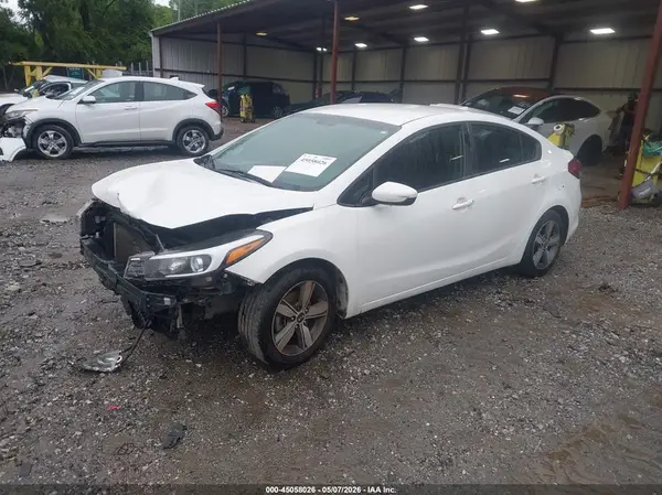 3KPFL4A75JE171095 2018 KIA FORTE - Image 2
