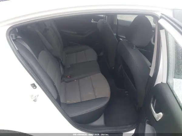 3KPFL4A75JE171095 2018 KIA FORTE - Image 8