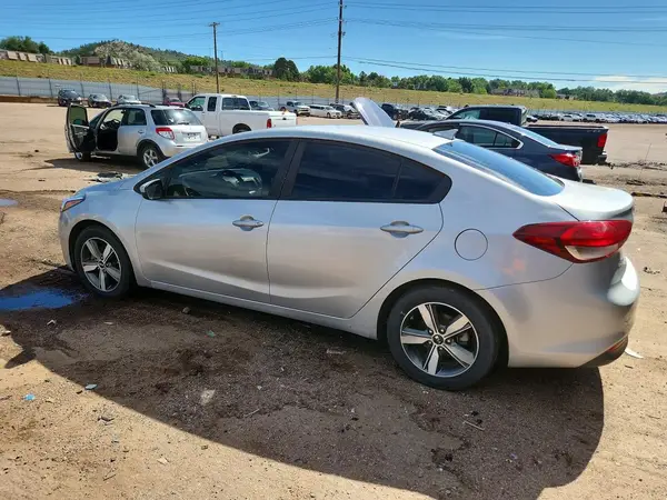 3KPFL4A75JE171307 2018 KIA FORTE - Image 2
