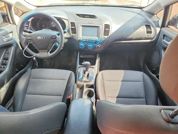 3KPFL4A75JE171307 2018 KIA FORTE - Image 8