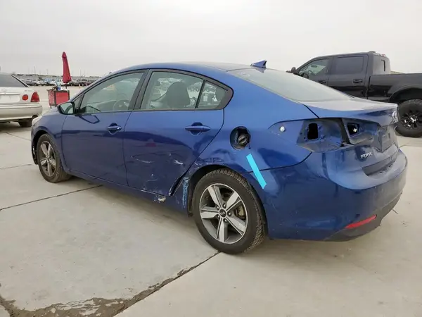 3KPFL4A75JE172957 2018 KIA FORTE - Image 2