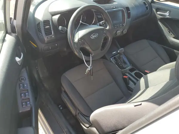 3KPFL4A75JE173767 2018 KIA FORTE - Image 8