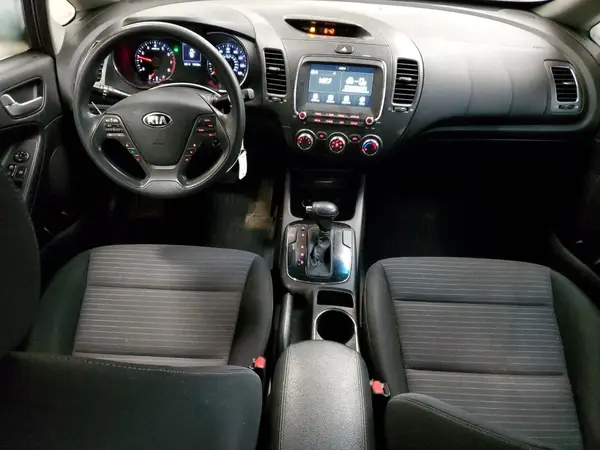 3KPFL4A75JE174451 2018 KIA FORTE - Image 8