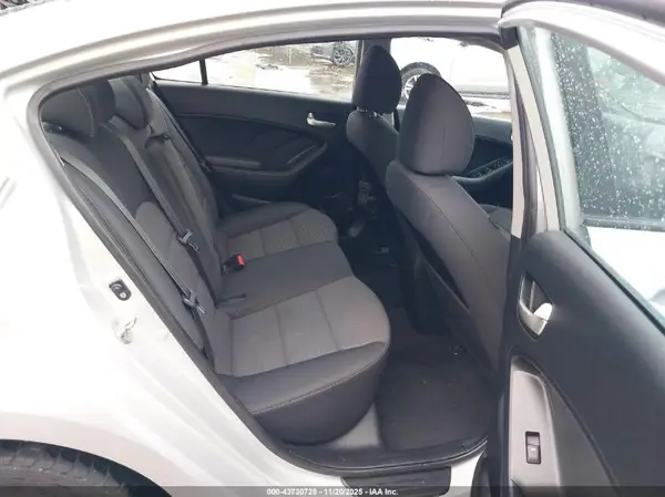 3KPFL4A75JE174921 2018 KIA FORTE - Image 8