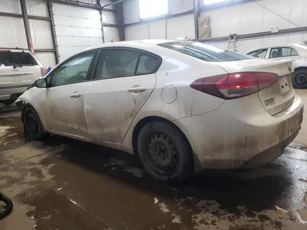 3KPFL4A75JE179357 2018 KIA FORTE - Image 2