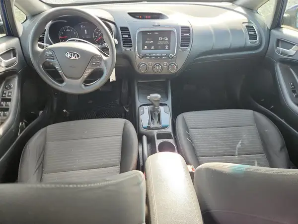 3KPFL4A75JE183005 2018 KIA FORTE - Image 8