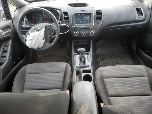 3KPFL4A75JE183036 2018 KIA FORTE - Image 8