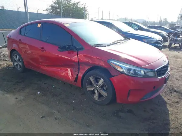 3KPFL4A75JE183490 2018 KIA FORTE - Image 1