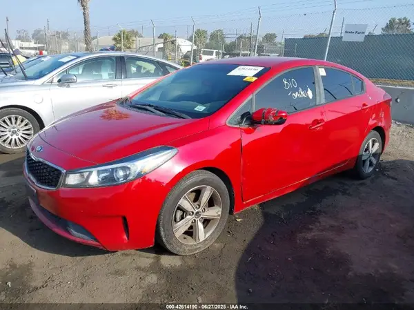 3KPFL4A75JE183490 2018 KIA FORTE - Image 2